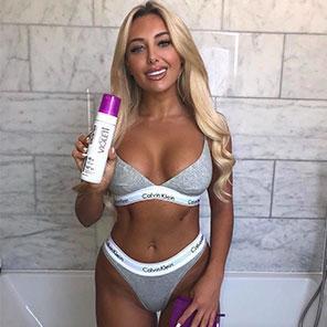tanned model in MineTan Violet Self Tan Foam